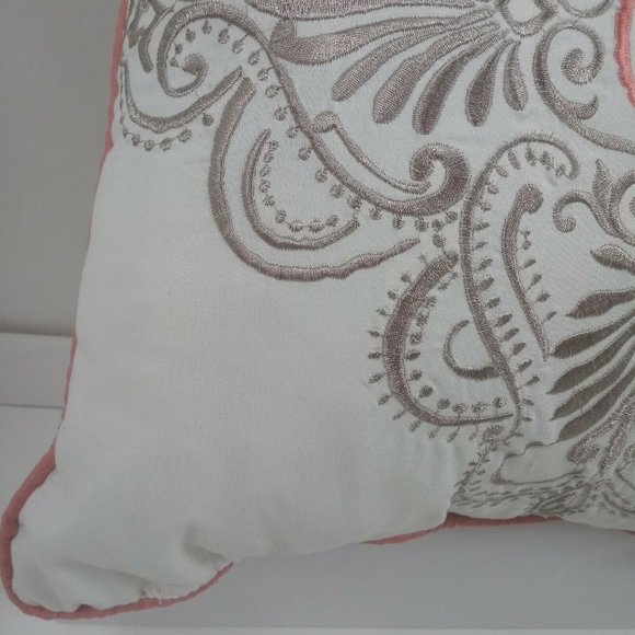 🔥4/$20 Project Runway Throw Pillow Embroidered Bohemian Style Print Square - Picture 8 of 16